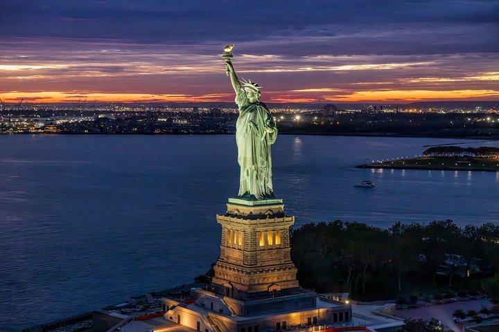 Private New York City Helicopter Tour for Couples from Westchester - Photo 1 of 9